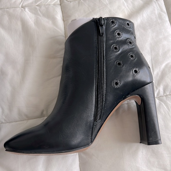 Gap Eyelet ankle boots - Picture 2 of 5